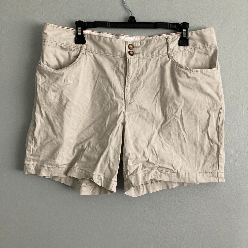Dockers Women’s Cream Short Outdoors Size 14 Cotton